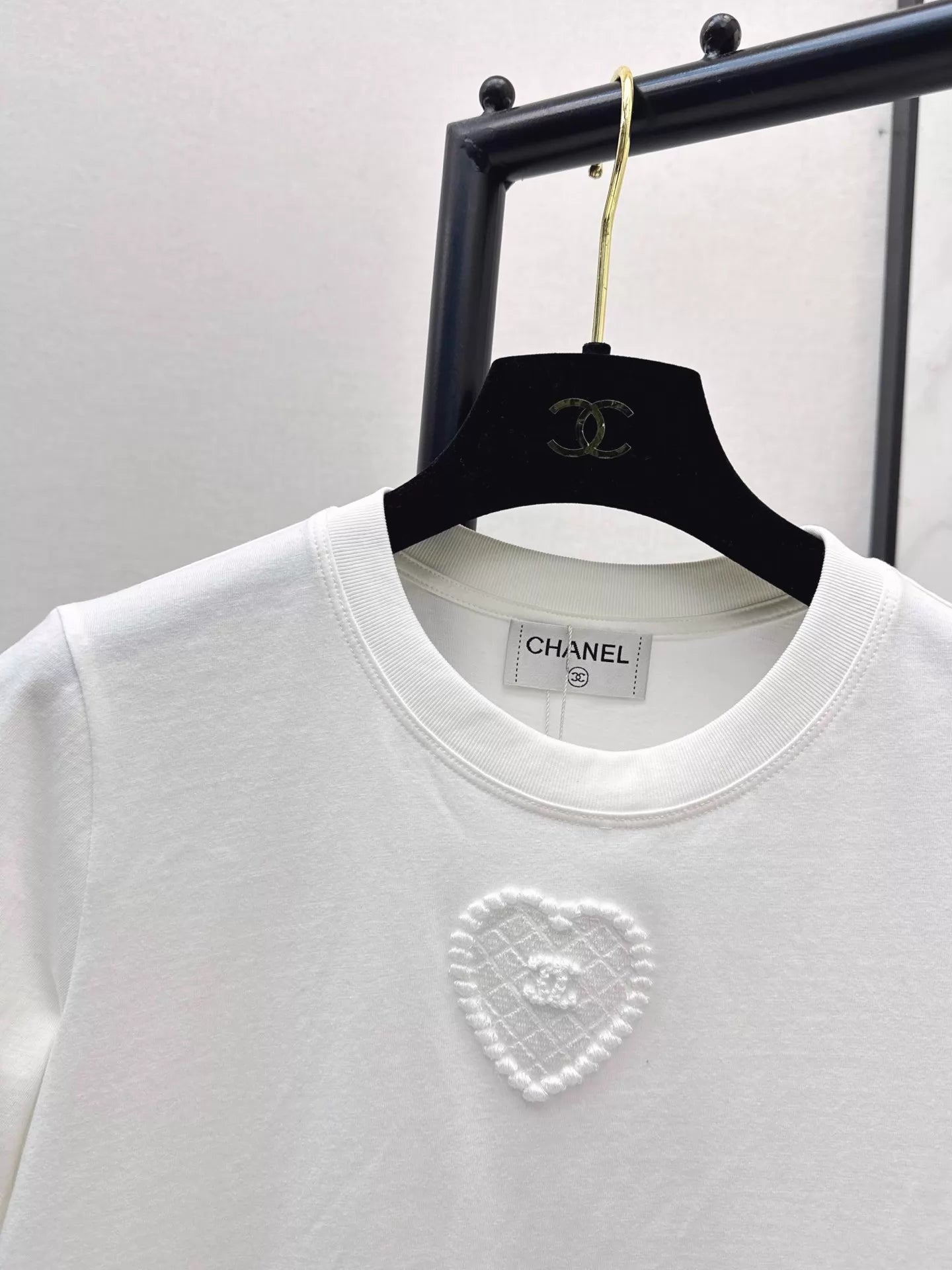 26ss Heart-embossed logo T-shirt