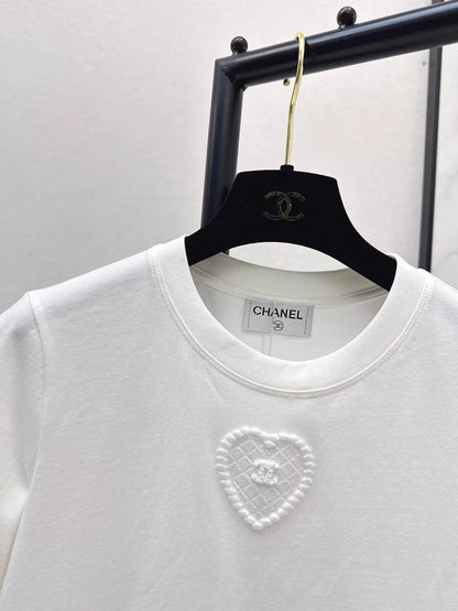 26ss Heart-embossed logo T-shirt