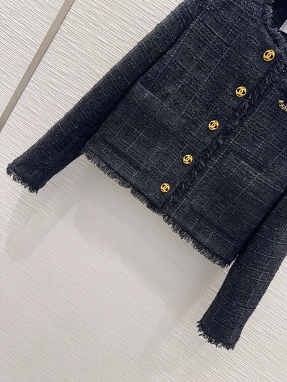 26Long-sleeved, round-neck, single-breasted jacket featuring a decorative brooch and tasseled pockets