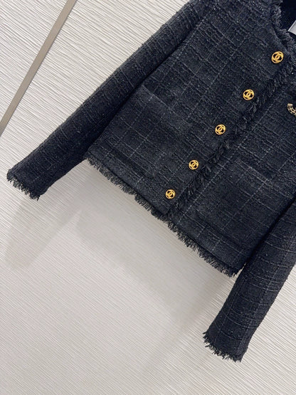 26Long-sleeved, round-neck, single-breasted jacket featuring a decorative brooch and tasseled pockets