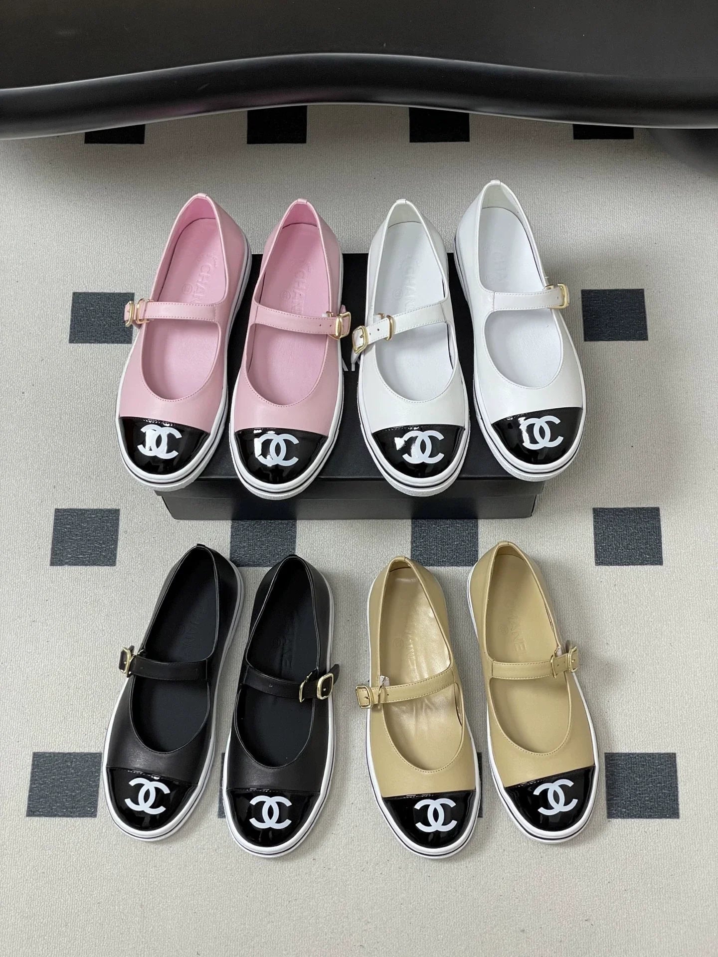 Color-blocked low-cut flats