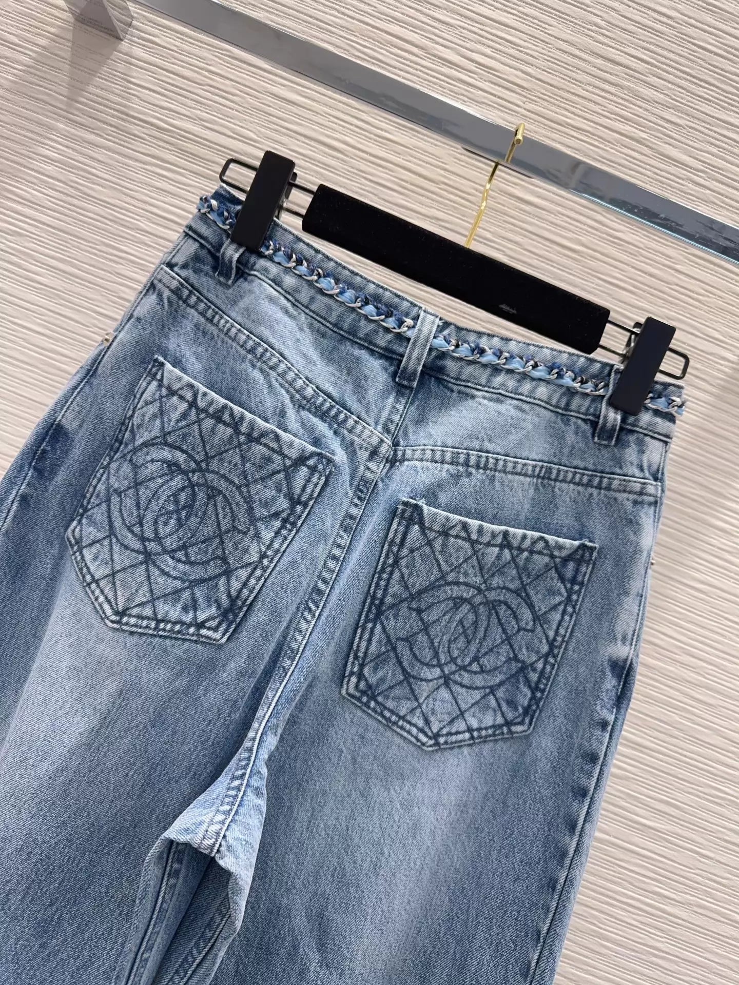 Antique yeast wash jeans