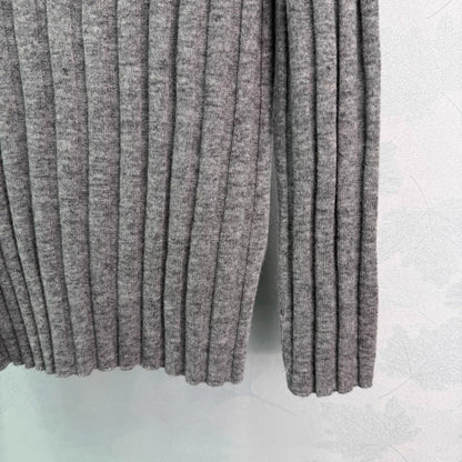 V-neck cashmere sweater.