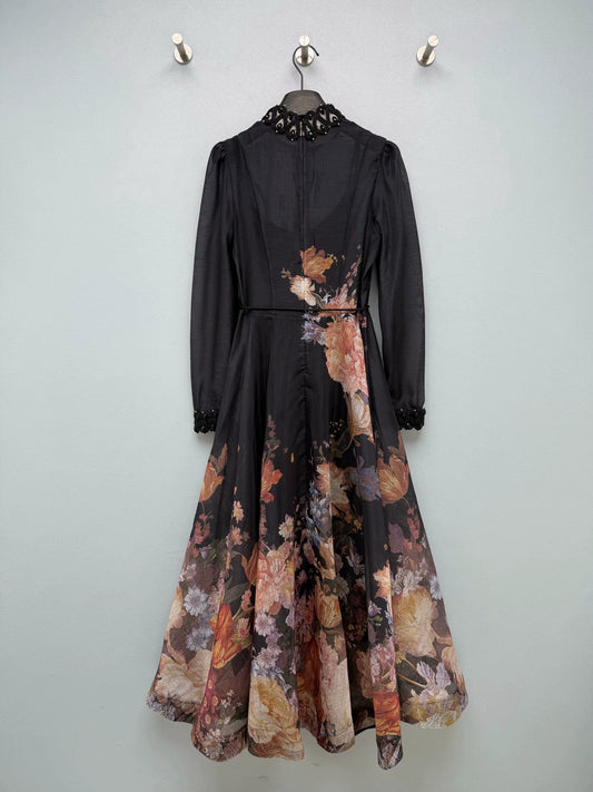 26New Vintage-Style Floral Dress with a Black Background