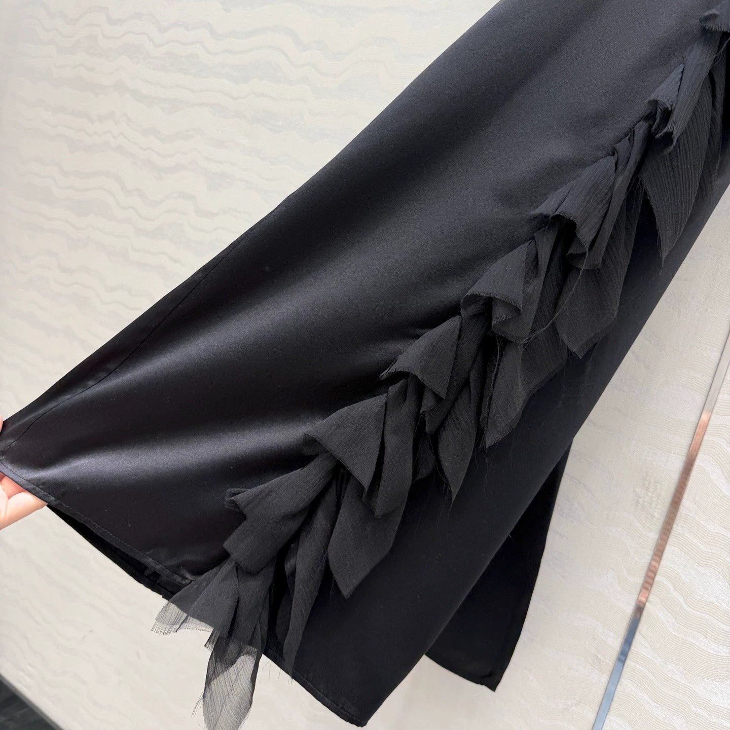26ss Three-dimensional feather silk satin trousers