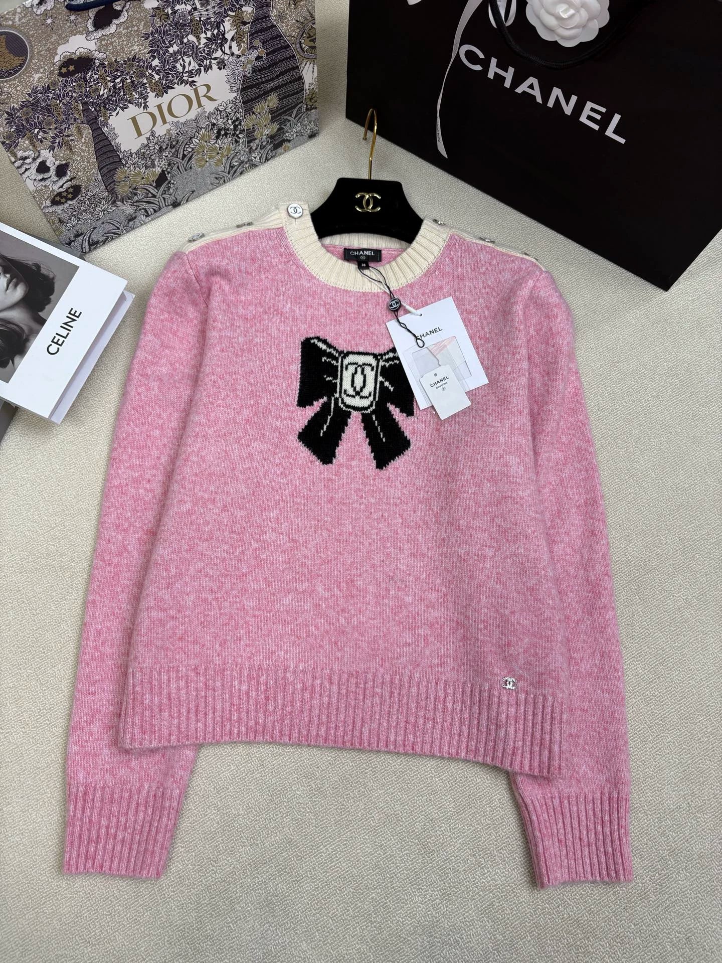 Color-blocked logo bow jacquard top