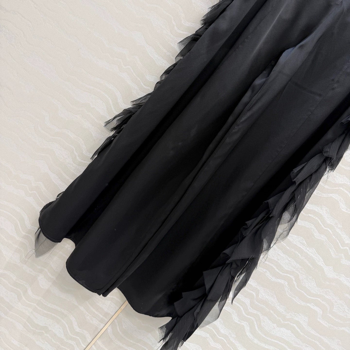 26ss Three-dimensional feather silk satin trousers
