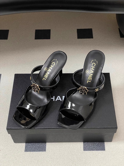 Square-toe peep-toe sandals