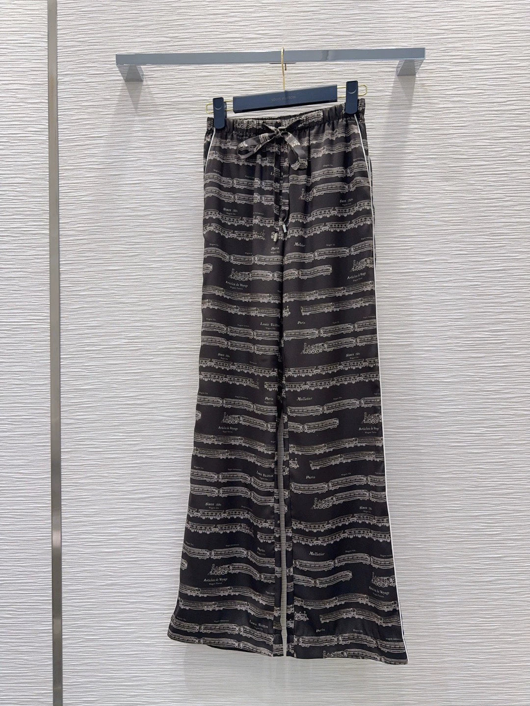 26New Printed Long-Sleeve Shirt and Trousers Set