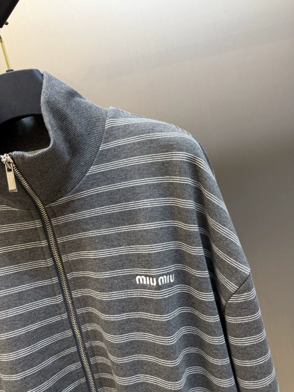 26 Grey-and-White Striped Stand-Collar Zip-Up Jacket