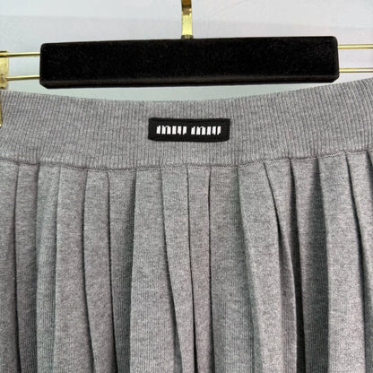 leeveless vest + pleated skirt set