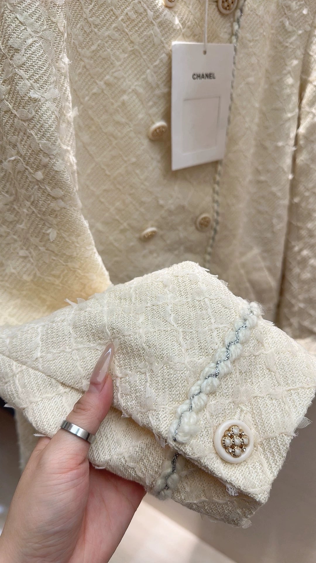 Double-breasted coat with pockets