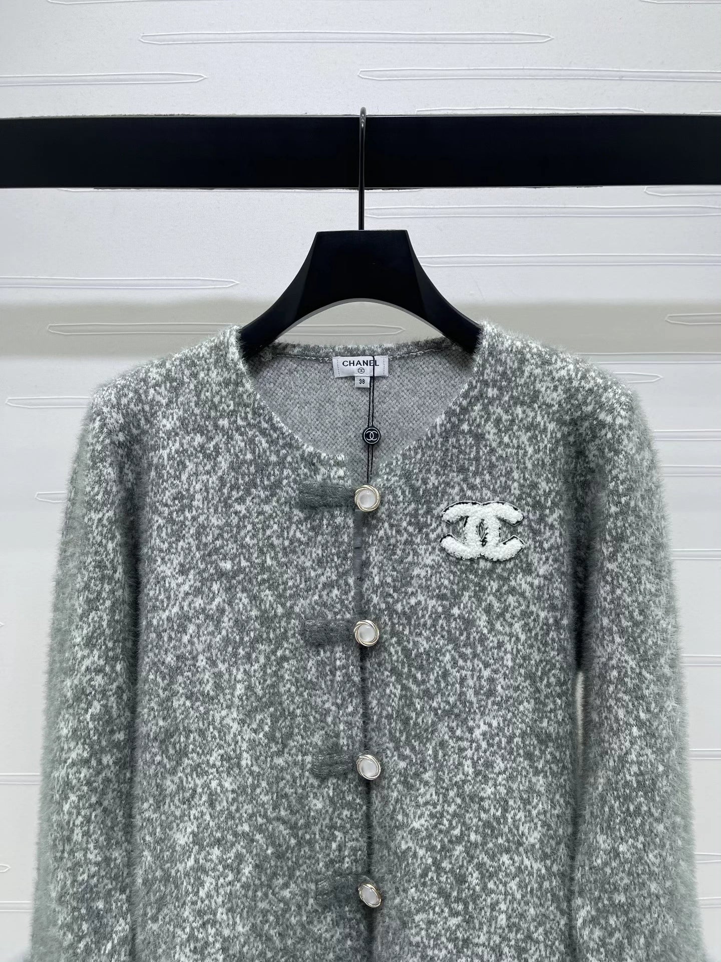 Detachable woolen sleeve round neck cardigan