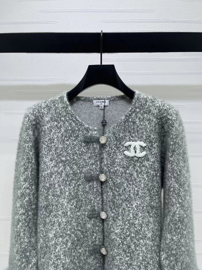 Detachable woolen sleeve round neck cardigan