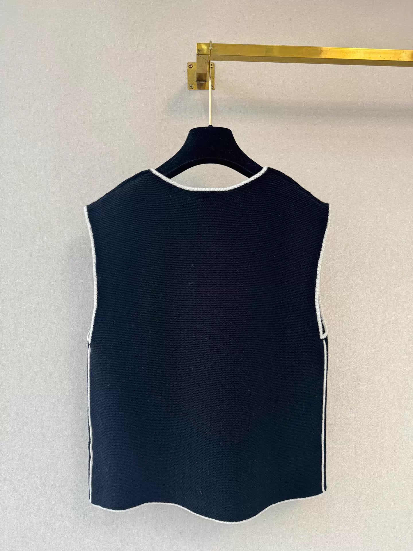 Color-blocked knit vest