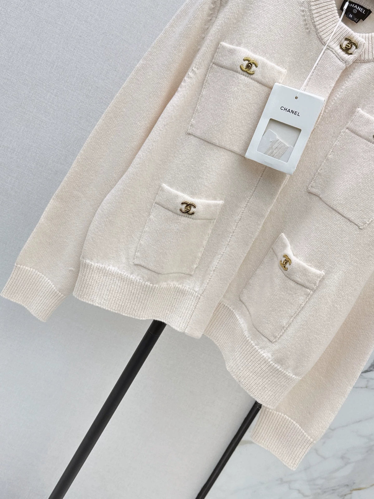 26 New-Season Crew-Neck Knitted Cardigan
