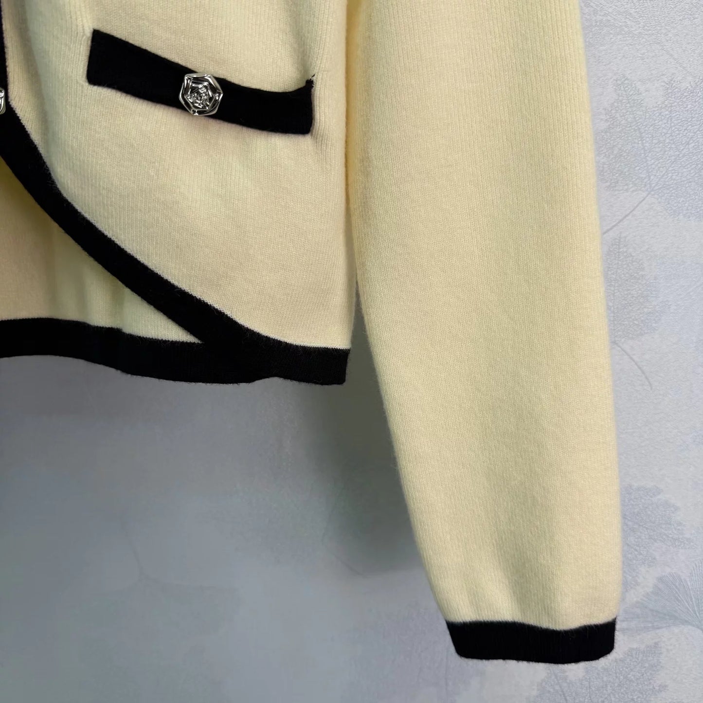 Color-blocked V-neck Cardigan