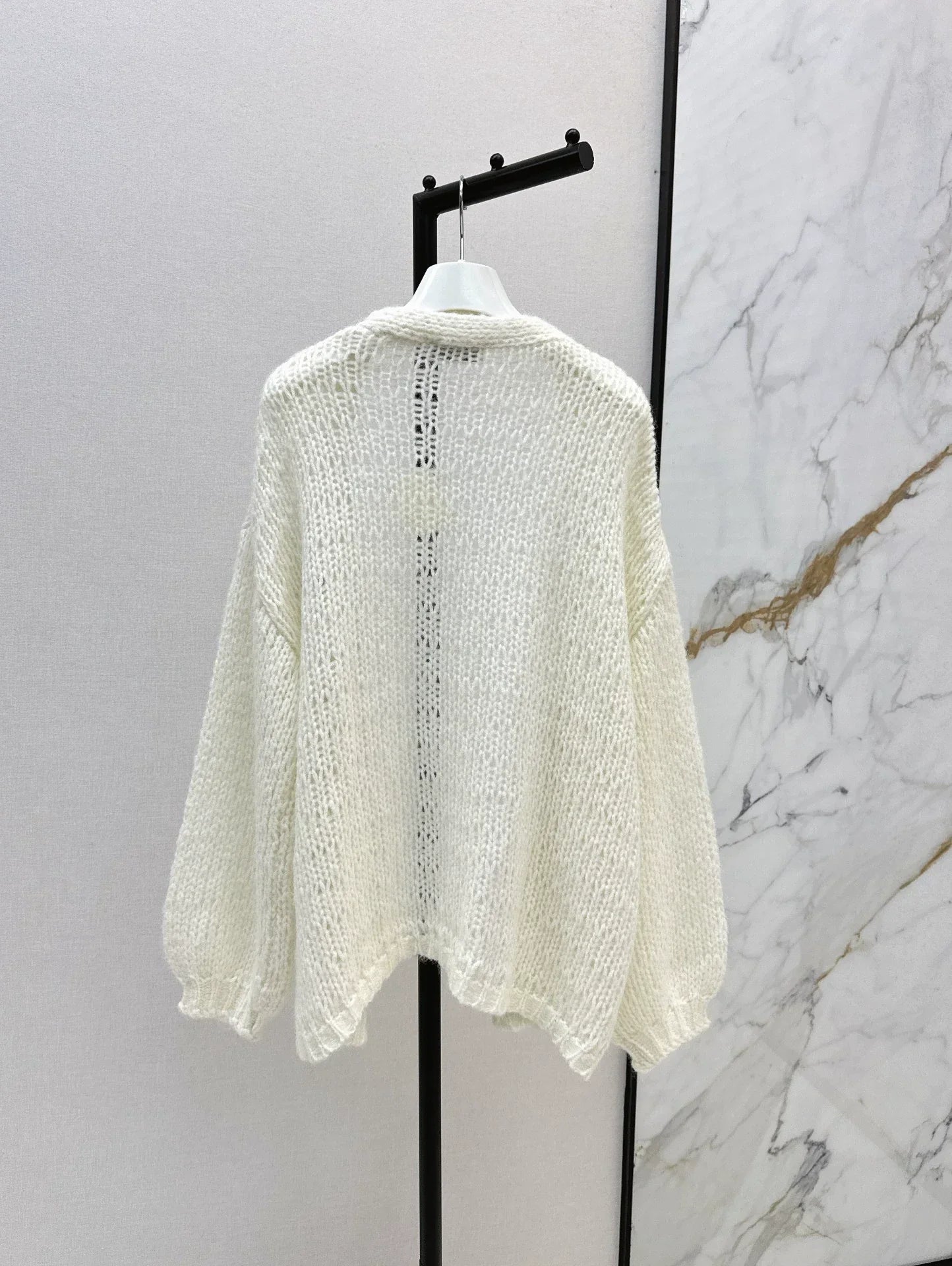 25 Embroidered decorative V-neck knitted silhouette cardigan