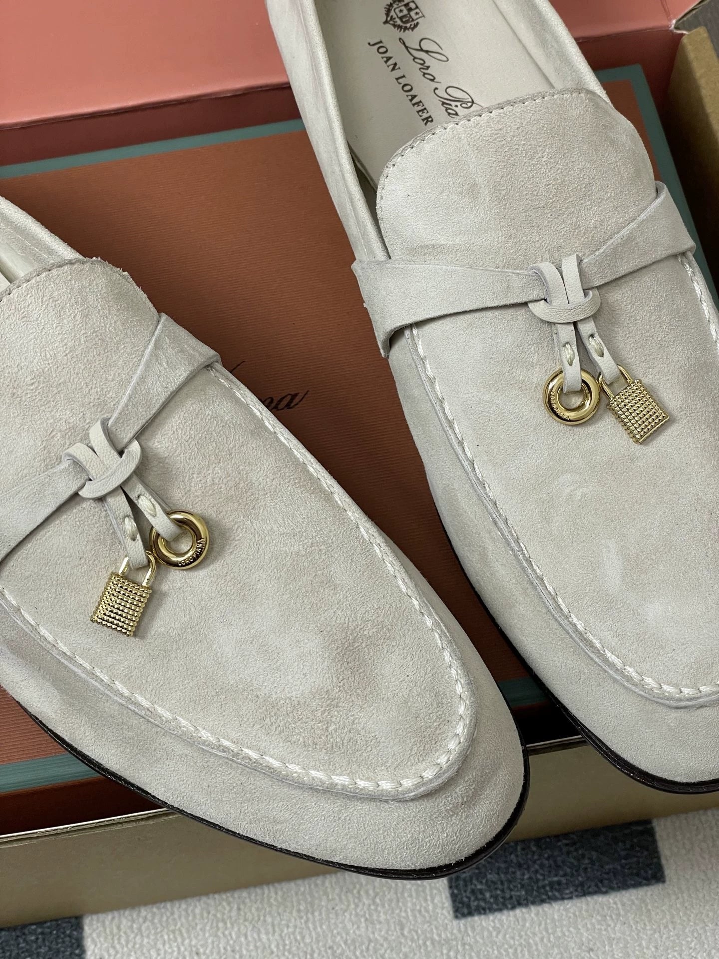 Pendant Loafers
