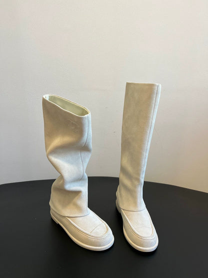 Suede boots