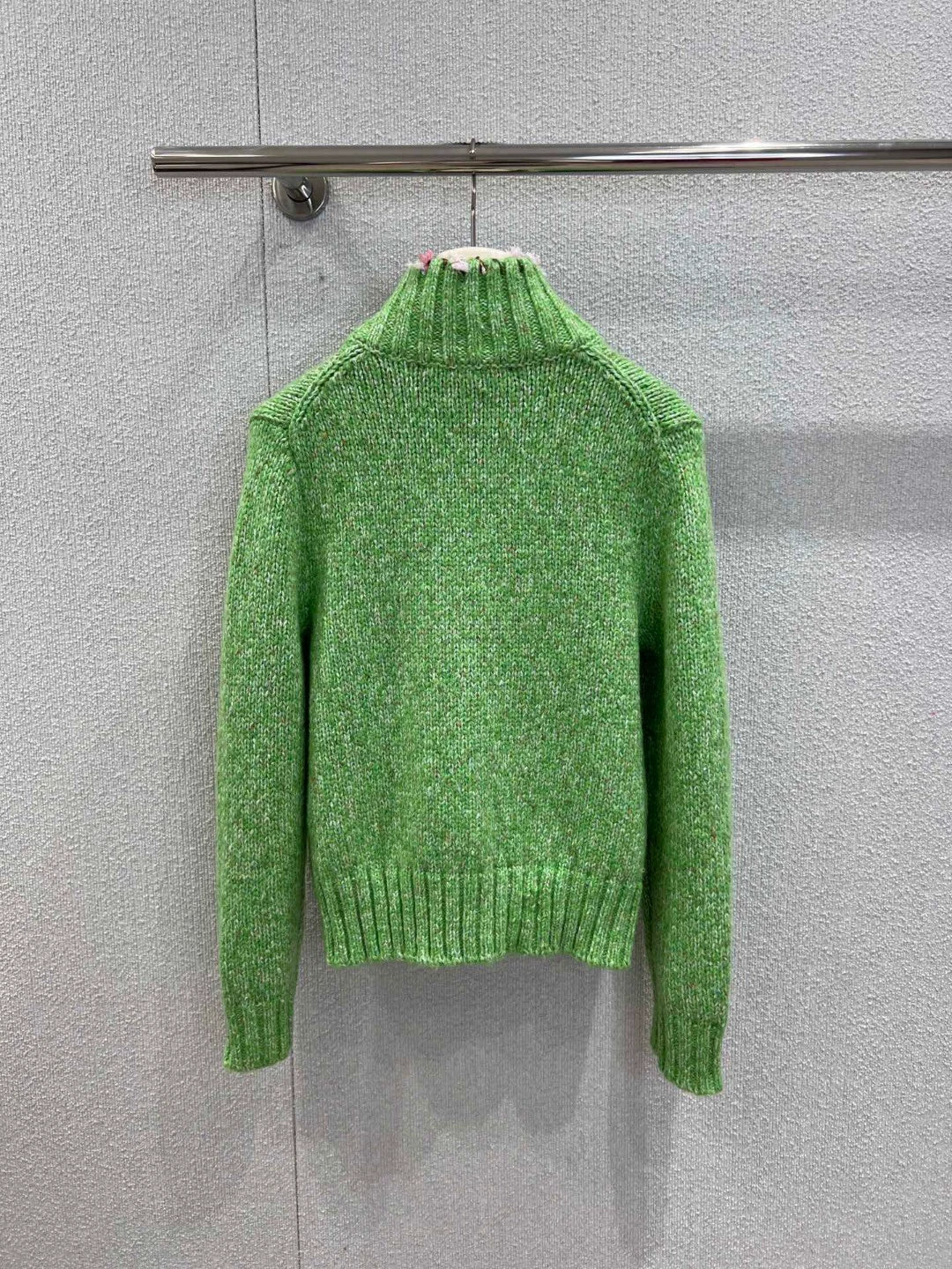 Stand up collar long sleeved sweater jacket