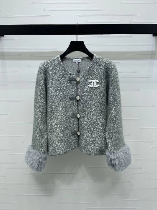 Detachable woolen sleeve round neck cardigan