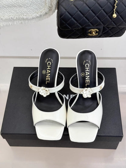 Square-toe peep-toe sandals