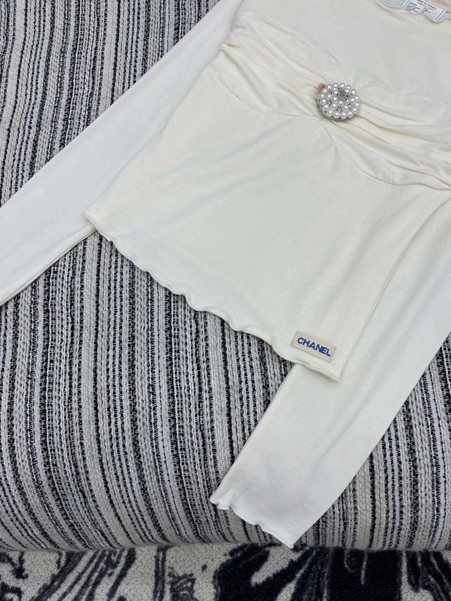 Pearl decoration versatile base shirt