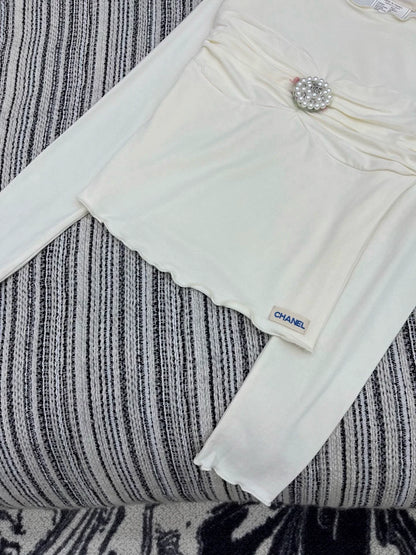 Pearl decoration versatile base shirt