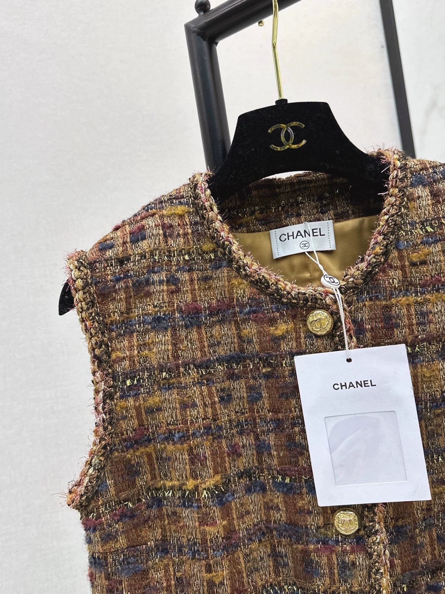 Color-blocked woven trim Vest