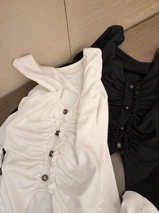 26Early Autumn New Arrival: Vintage-Inspired "Chanel-Style" Long-Sleeve Top with Pleated Details and Fleece Lining