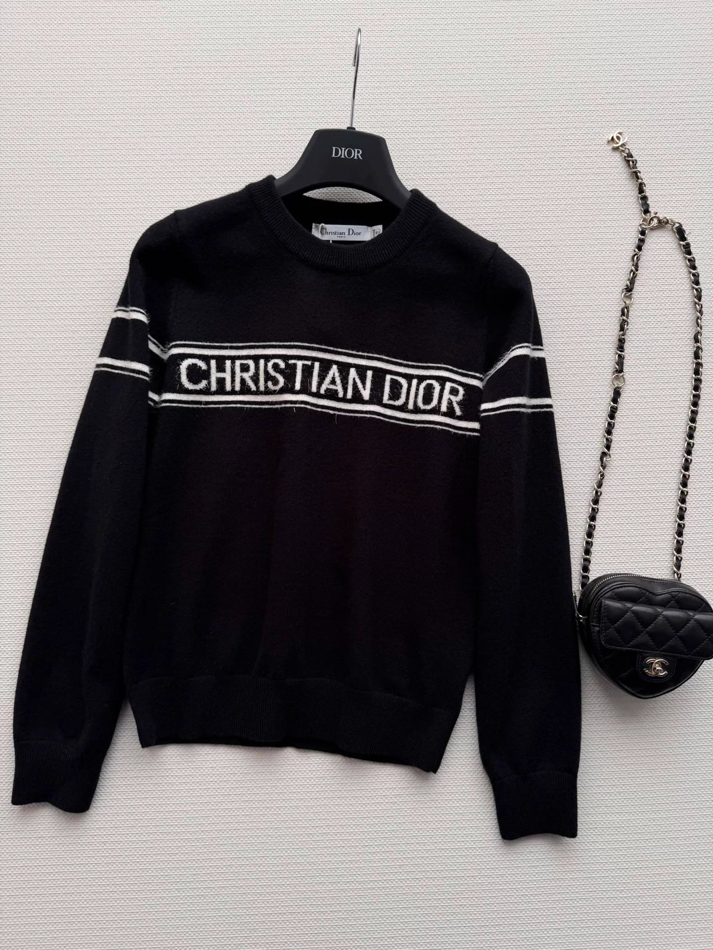 Long-sleeved sweater