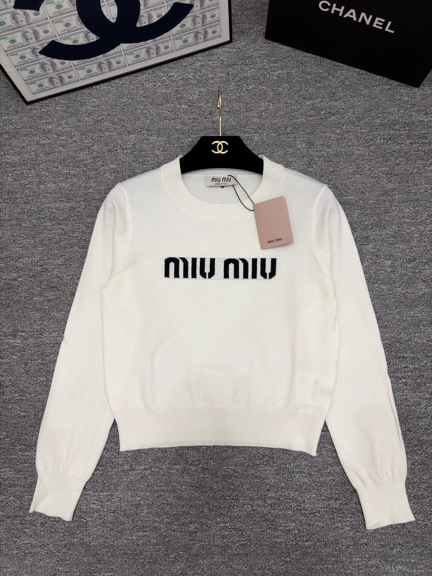 Color-blocked letter top