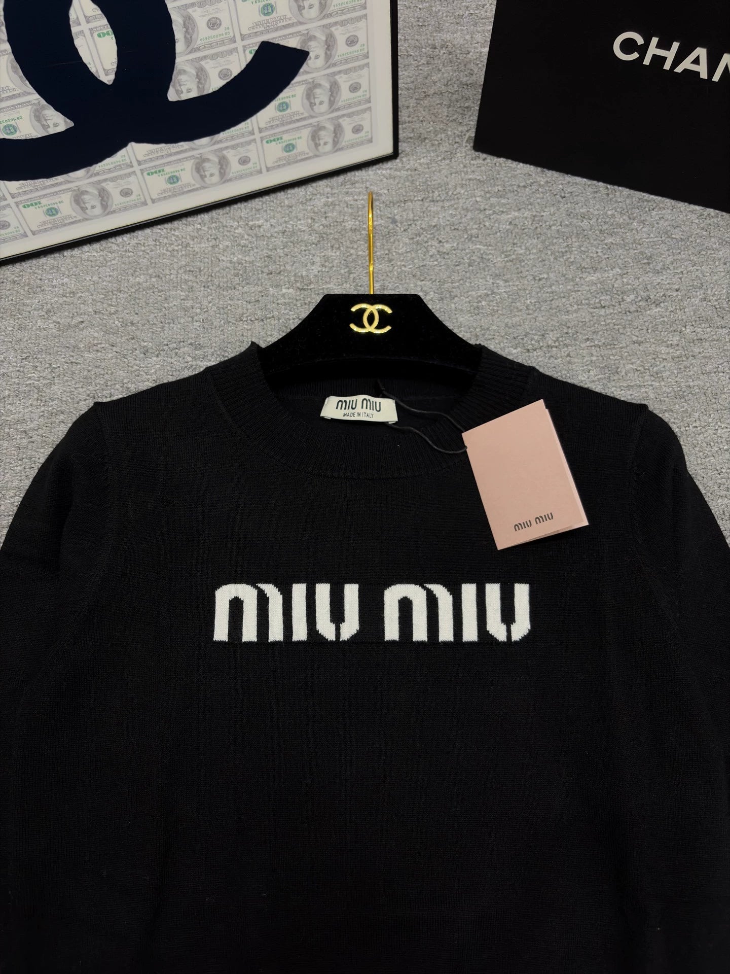 Color-blocked letter top