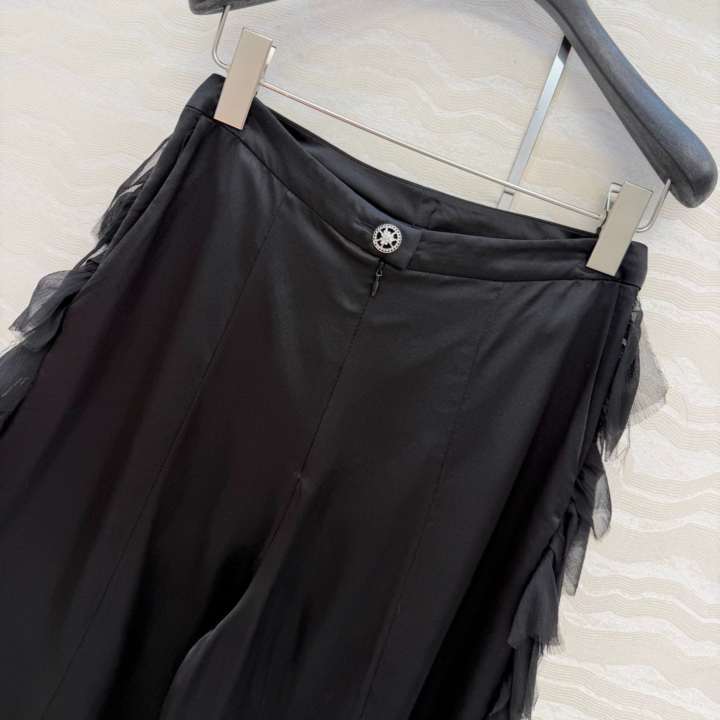 26ss Three-dimensional feather silk satin trousers
