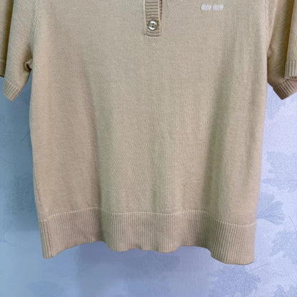 New short-sleeved knit sweater