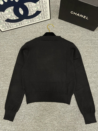 Color-blocked letter top