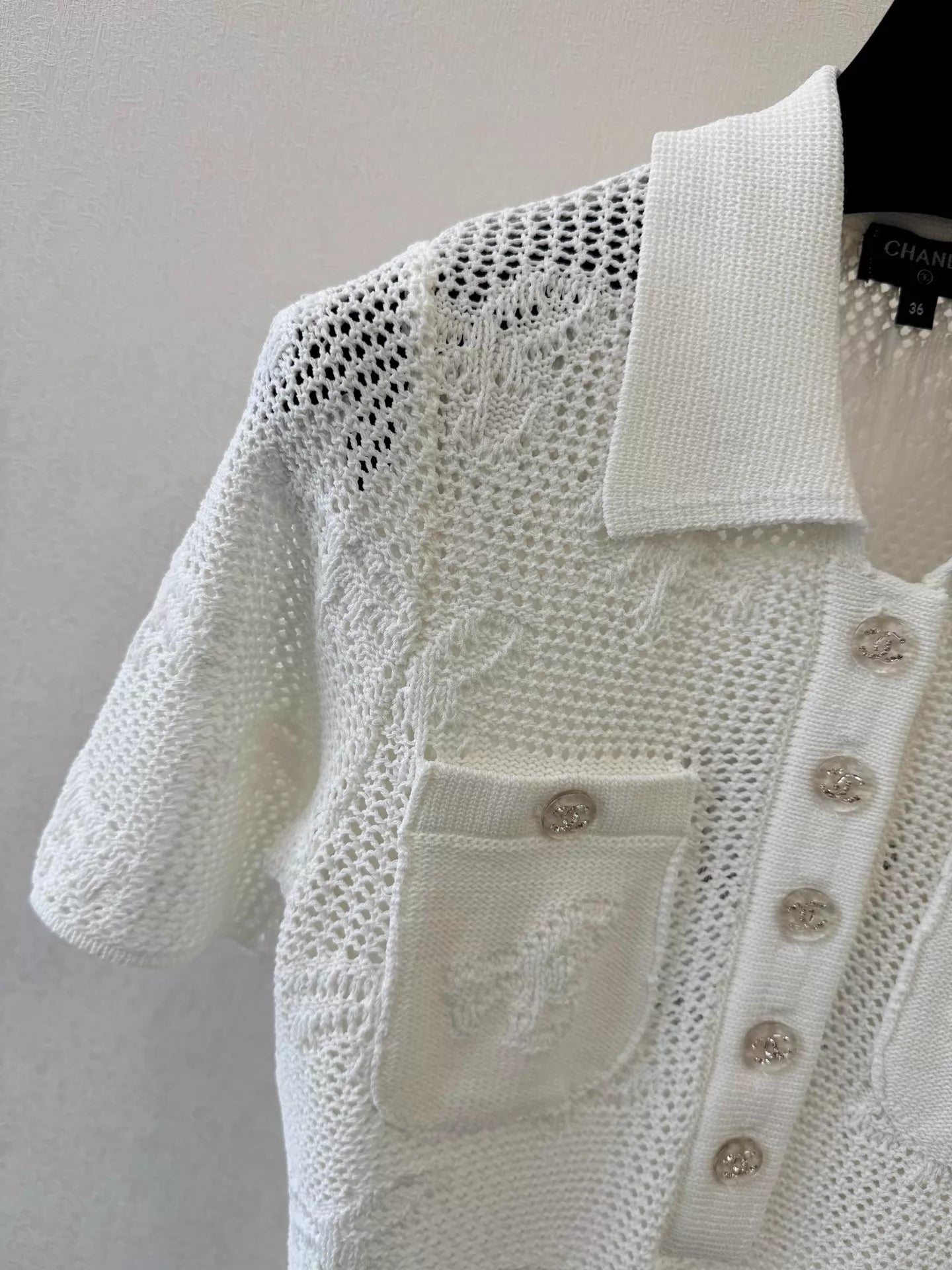 Short-sleeved knit top