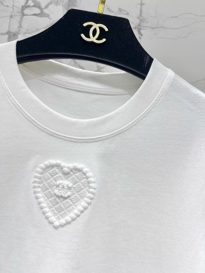 26ss Heart-embossed logo T-shirt