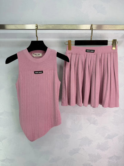 leeveless vest + pleated skirt set