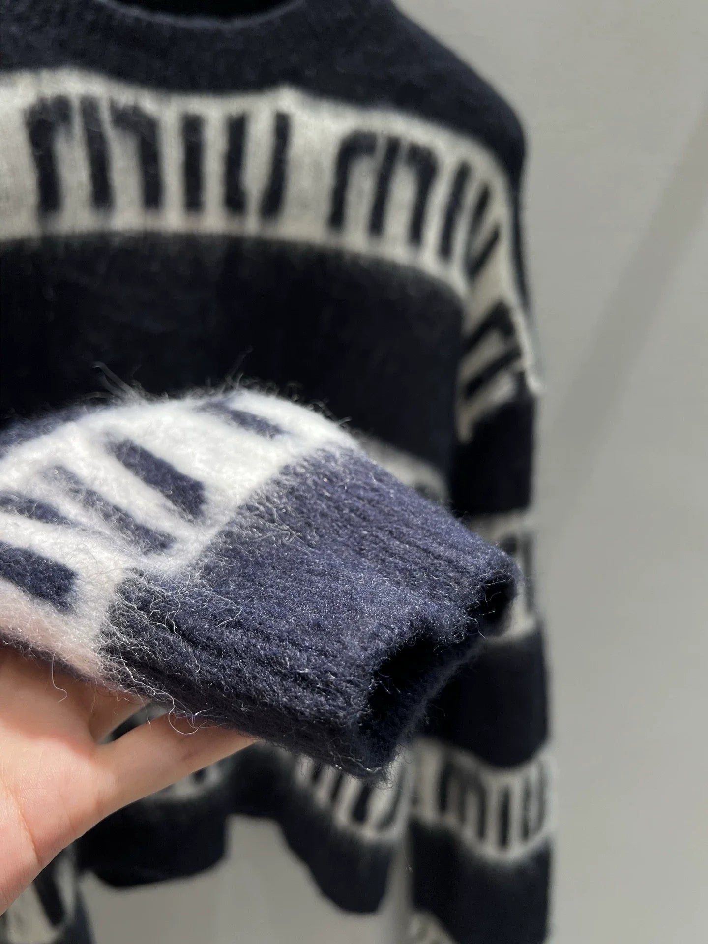 25FW mohair letter sweater