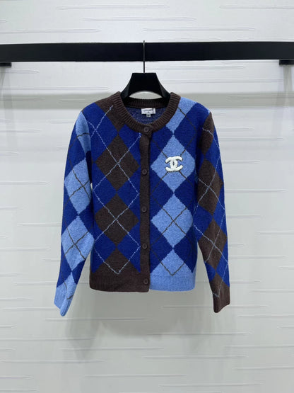 Crew Neck Diamond Pattern Cardigan