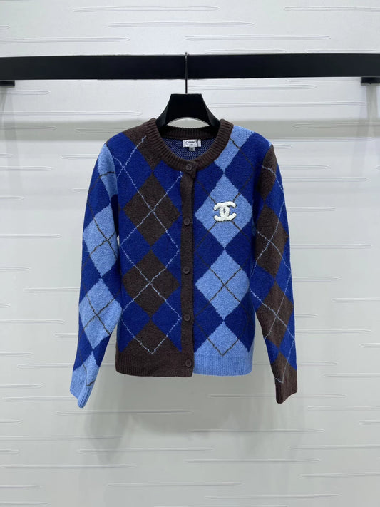 Crew Neck Diamond Pattern Cardigan