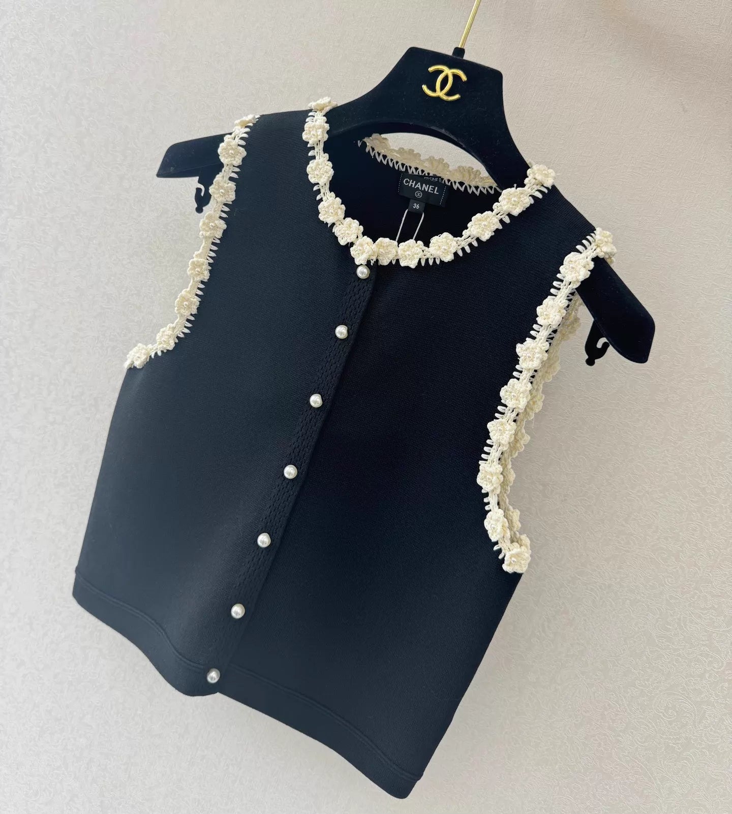 26ss Pearl Flower Decorated Knitted Vest