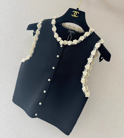 26ss Pearl Flower Decorated Knitted Vest