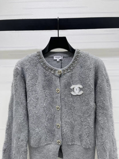 Heavy-duty beaded cardigan