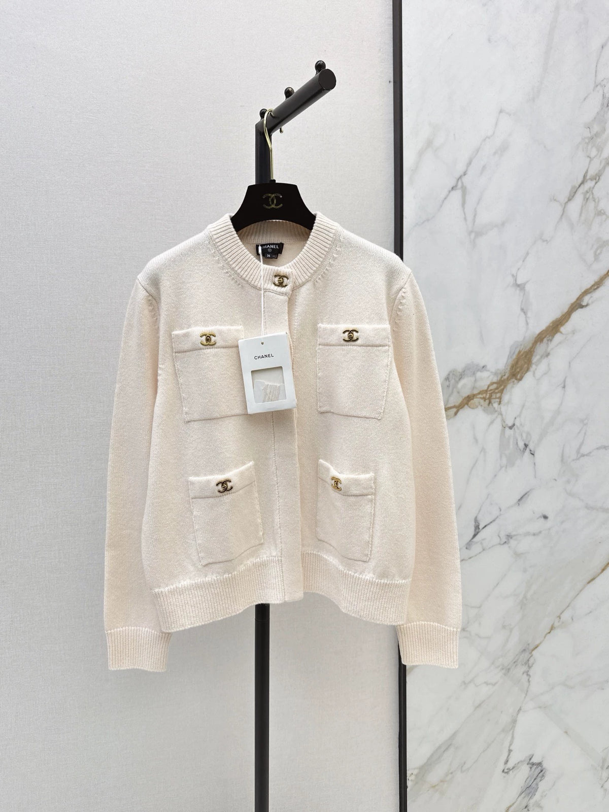 26 New-Season Crew-Neck Knitted Cardigan