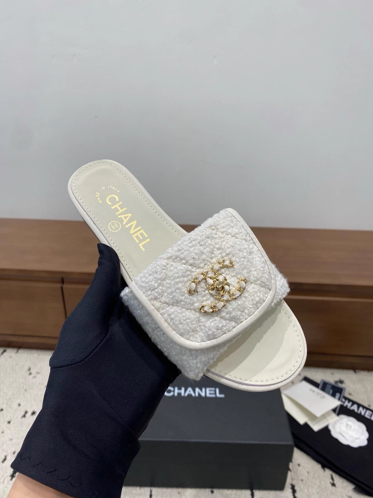 Backpack buckles slippers