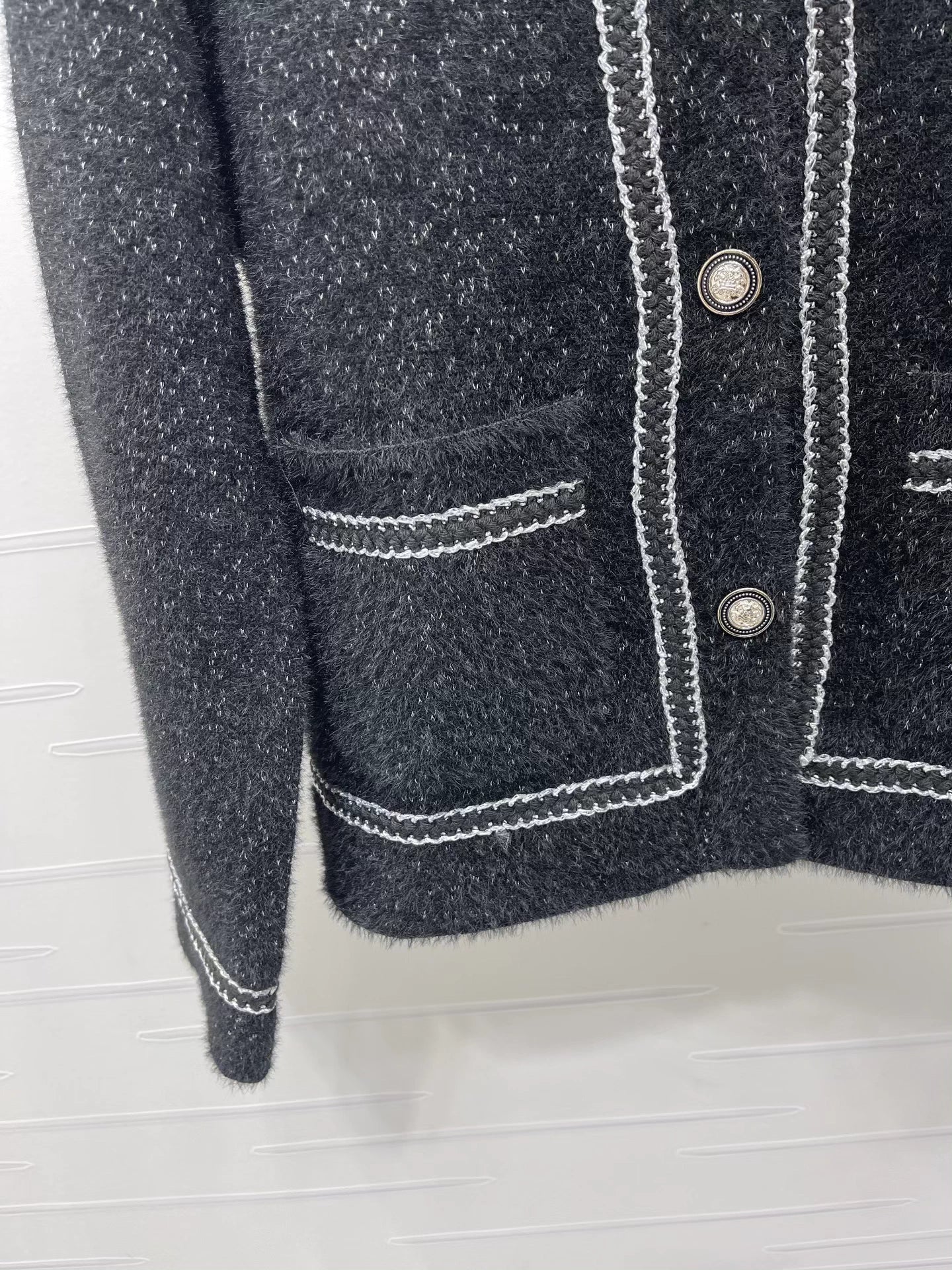 Round neck chain knitted cardigan