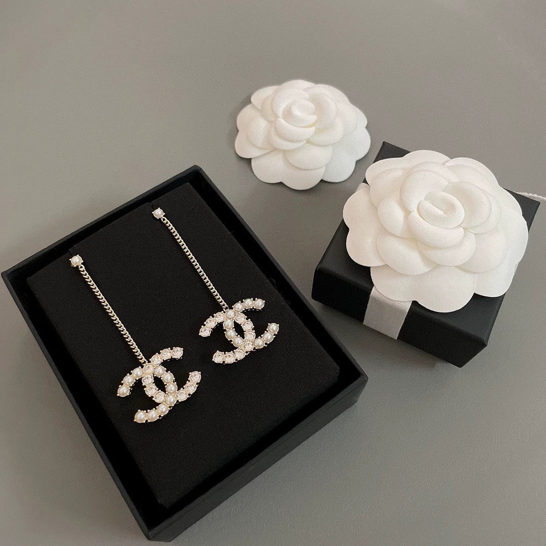 Long chain hanging double C-ear studs